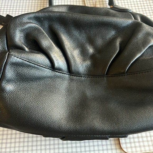 Marc Jacobs Women’s large leather tote/purse with a removable shoulder strap! - Picture 5 of 5